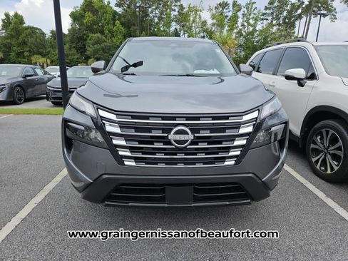Used 2025 Nissan Rogue SV FWD image 3