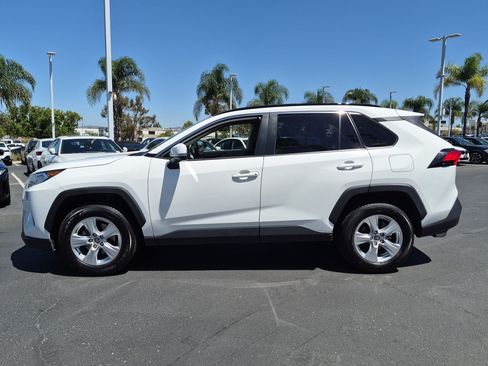Used 2020 Toyota RAV4 XLE w/ XLE Grade Weather Package AWD/4WD image 7