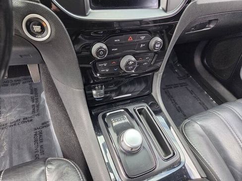 Used 2019 Chrysler 300 S image 6