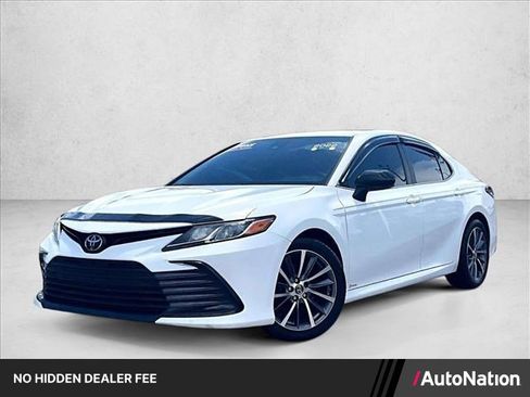 Used 2022 Toyota Camry LE FWD image 1