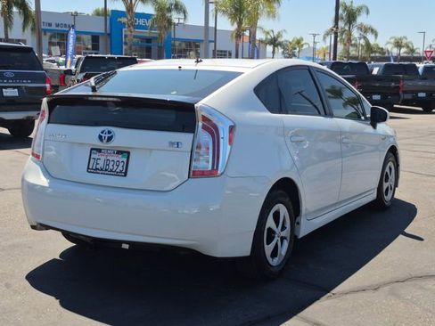 Used 2014 Toyota Prius Two w/ Preferred Accessory Package FWD image 5