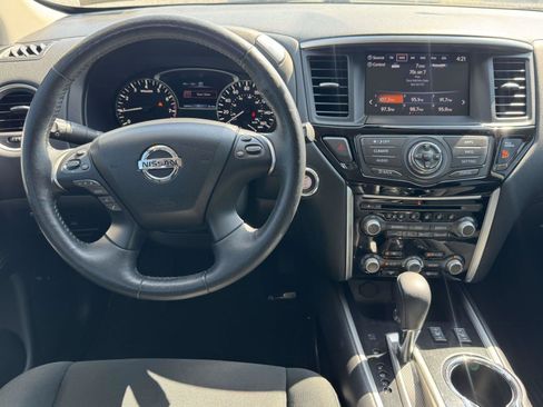 Used 2018 Nissan Pathfinder SV w/ SV All Weather Package AWD/4WD image 2