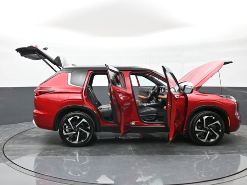 Used 2024 Mitsubishi Outlander SEL image 48