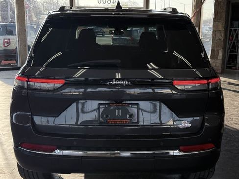 Used 2023 Jeep Grand Cherokee Laredo w/ Luxury Tech Group I image 13