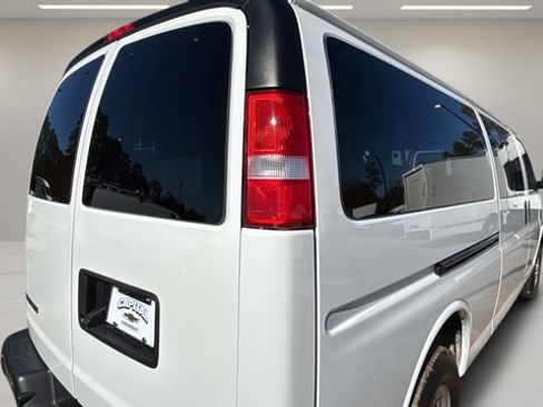 Used 2024 Chevrolet Express 3500 LT w/ LT Preferred Equipment Group RWD image 33