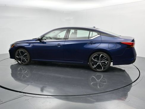 Used 2023 Nissan Altima 2.5 SR FWD image 5