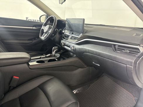 Used 2023 Nissan Altima 2.5 SR w/ SR Premium Package FWD image 25