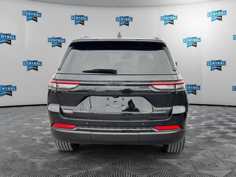 Certified 2023 Jeep Grand Cherokee Limited w/ Black Appearance Package image 5