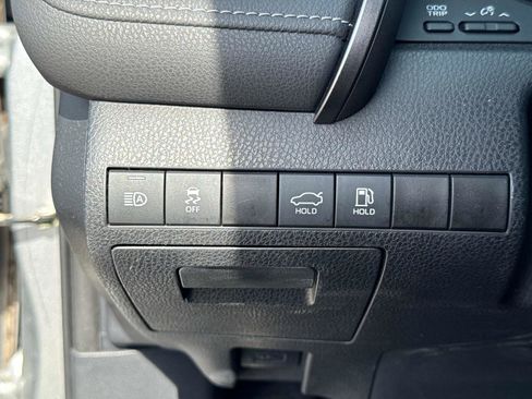 Used 2019 Toyota Camry SE image 30