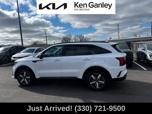 Certified 2023 Kia Sorento S w/ Panoramic Sunroof Package image 8