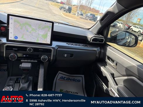 Used 2024 Toyota Tacoma TRD Off-Road AWD/4WD image 30