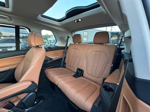Used 2020 BMW X7 xDrive40i w/ Premium Package AWD/4WD image 26