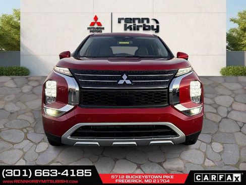 Used 2023 Mitsubishi Outlander SE image 2