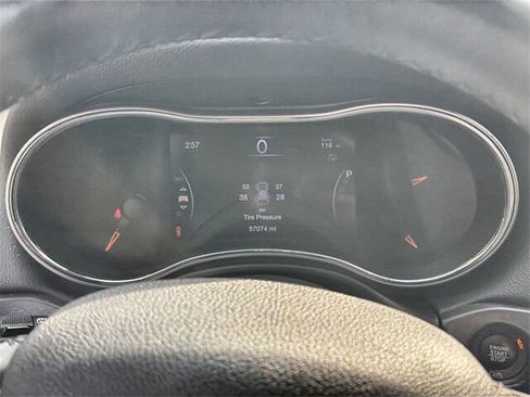 Used 2018 Jeep Grand Cherokee Laredo image 11