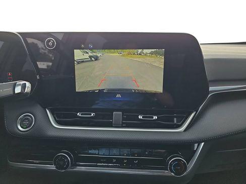 Used 2025 Chevrolet Equinox LT FWD image 23
