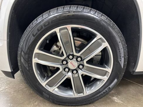 Used 2019 GMC Acadia Denali w/ Technology Package FWD image 16
