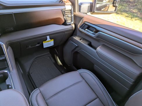 New 2025 GMC Sierra 2500 Denali w/ Denali Reserve Package AWD/4WD image 17