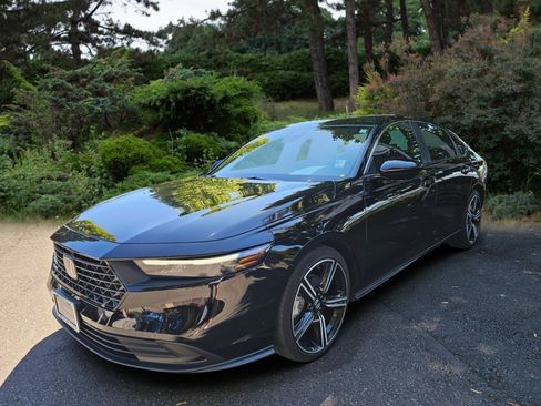 Used 2023 Honda Accord Sport image 3