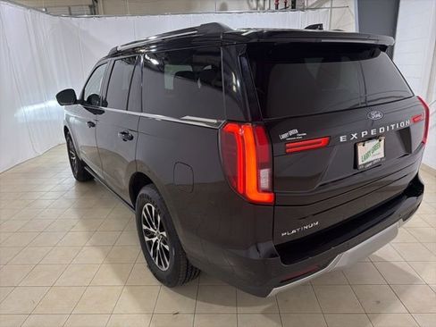 Used 2025 Ford Expedition Platinum image 3