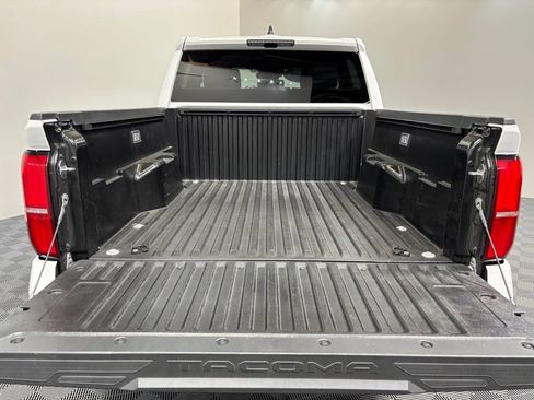Used 2025 Toyota Tacoma TRD Sport AWD/4WD image 28