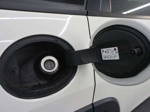 Used 2019 Jeep Cherokee Latitude Plus image 24