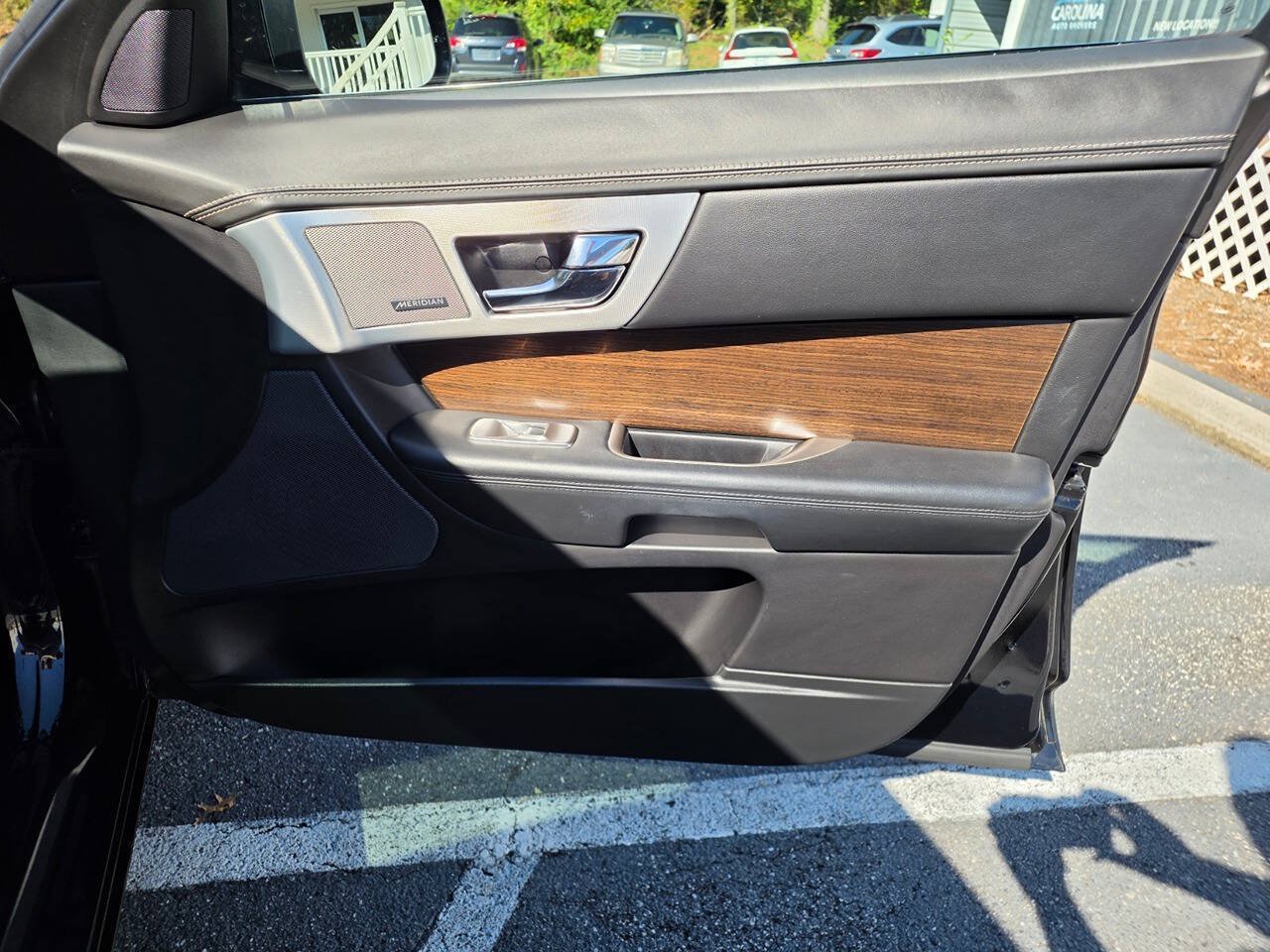 Used 2013 Jaguar XF 3.0 RWD image 17