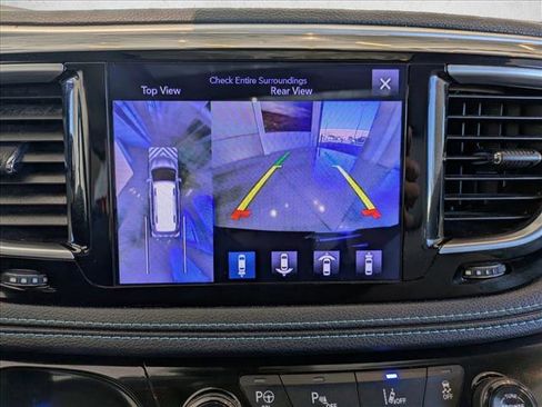 Used 2017 Chrysler Pacifica Platinum image 15