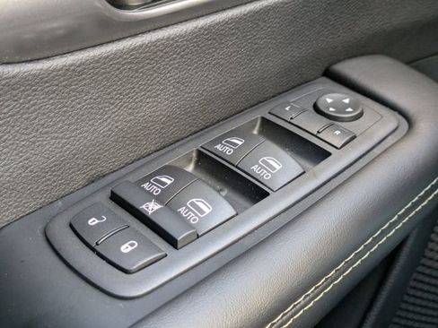 New 2026 Chrysler Pacifica Select FWD image 25