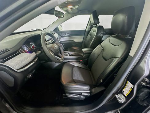 Used 2022 Jeep Compass Latitude image 13