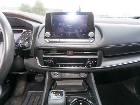 Used 2023 Nissan Rogue SV w/ SV Premium B Package image 15