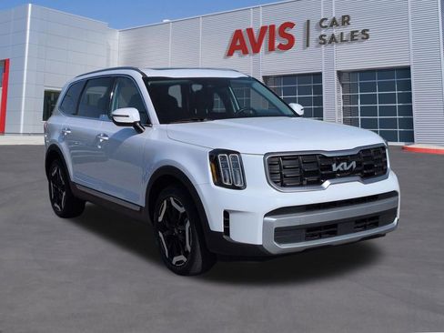 Used 2025 Kia Telluride S FWD image 3