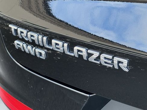Used 2023 Chevrolet TrailBlazer LT w/ Convenience Package image 11
