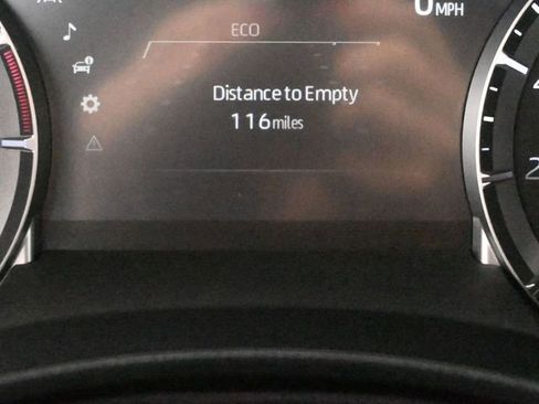 Used 2024 Toyota Highlander LE image 16