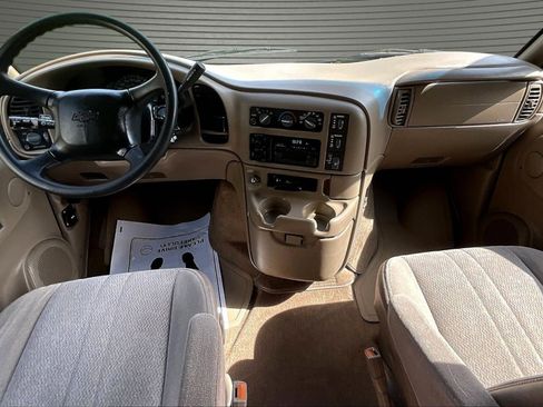 Used 2000 Chevrolet Astro Passenger RWD image 7