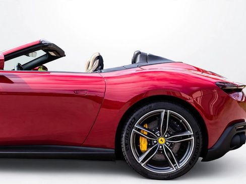 Certified 2025 Ferrari Roma Spider RWD image 28