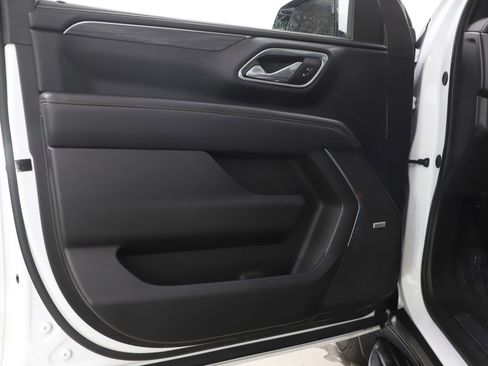 Used 2023 GMC Yukon XL SLT w/ SLT Premium Package image 22