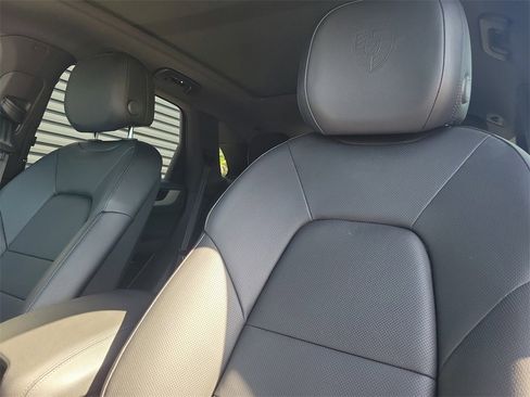 Used 2025 Porsche Cayenne image 5