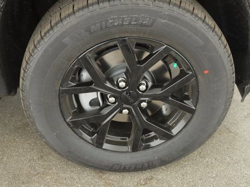 New 2026 Jeep Grand Cherokee Altitude image 5