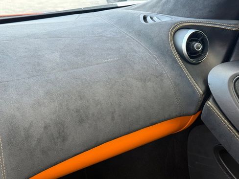 Used 2020 McLaren 570S Spider image 26