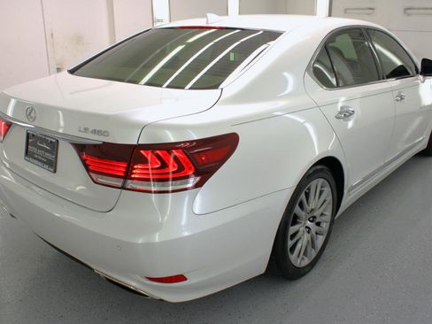 Used 2016 Lexus LS 460 w/ Comfort Package image 9