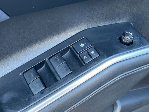 Used 2021 Toyota Highlander L FWD image 14