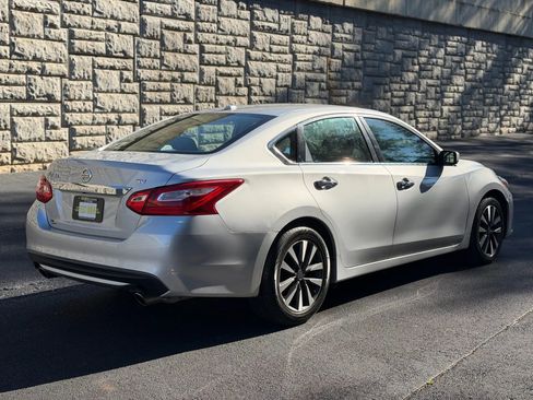 Used 2016 Nissan Altima 2.5 SV FWD image 7