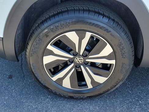 Used 2026 Volkswagen Atlas Cross Sport SE image 7