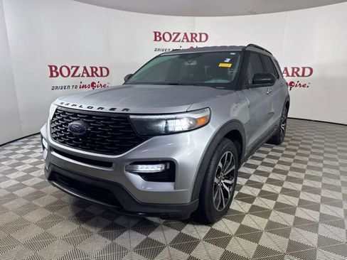 Used 2022 Ford Explorer ST-Line w/ Class IV Trailer Tow Package image 4