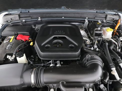 Used 2025 Jeep Wrangler Unlimited Sahara image 11