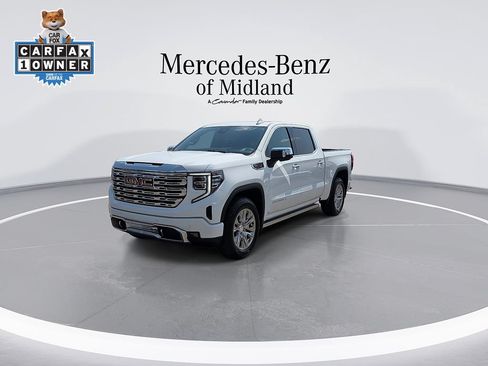 Used 2023 GMC Sierra 1500 Denali w/ Technology Package AWD/4WD image 4