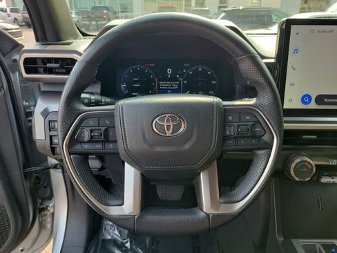 Used 2025 Toyota Tacoma TRD Off-Road AWD/4WD image 21