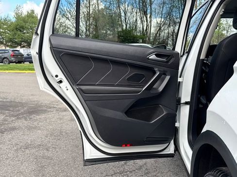 Used 2023 Volkswagen Tiguan SE image 24