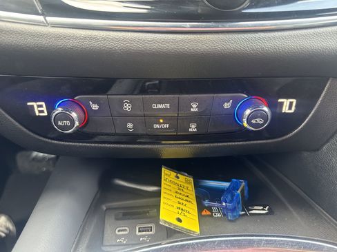 Certified 2024 Buick Enclave Essence image 18