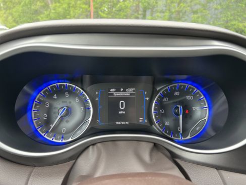 Used 2017 Chrysler Pacifica LX FWD image 8